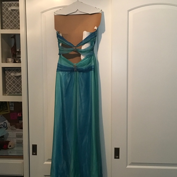 Prom Dress - Picture 4 of 5
